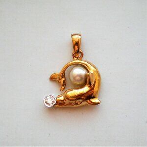 Vintage 18K Yellow White Gold 0.10CT Diamond White Pearl Dolphin Pendant Charm P
